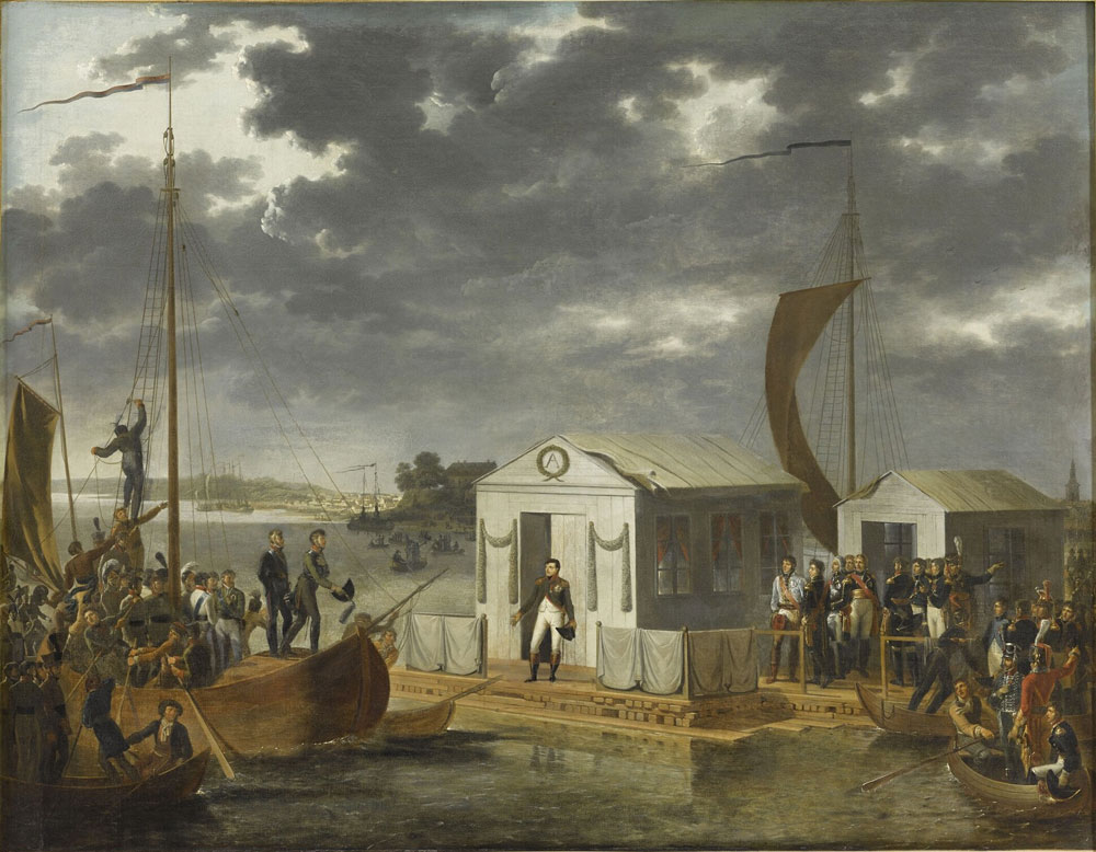 Napoléon et Alexandre, tsar de Russie, dans un pavillon flottant sur la rivière Neman (Nemunas). Une foule célèbre la signature du traité. 