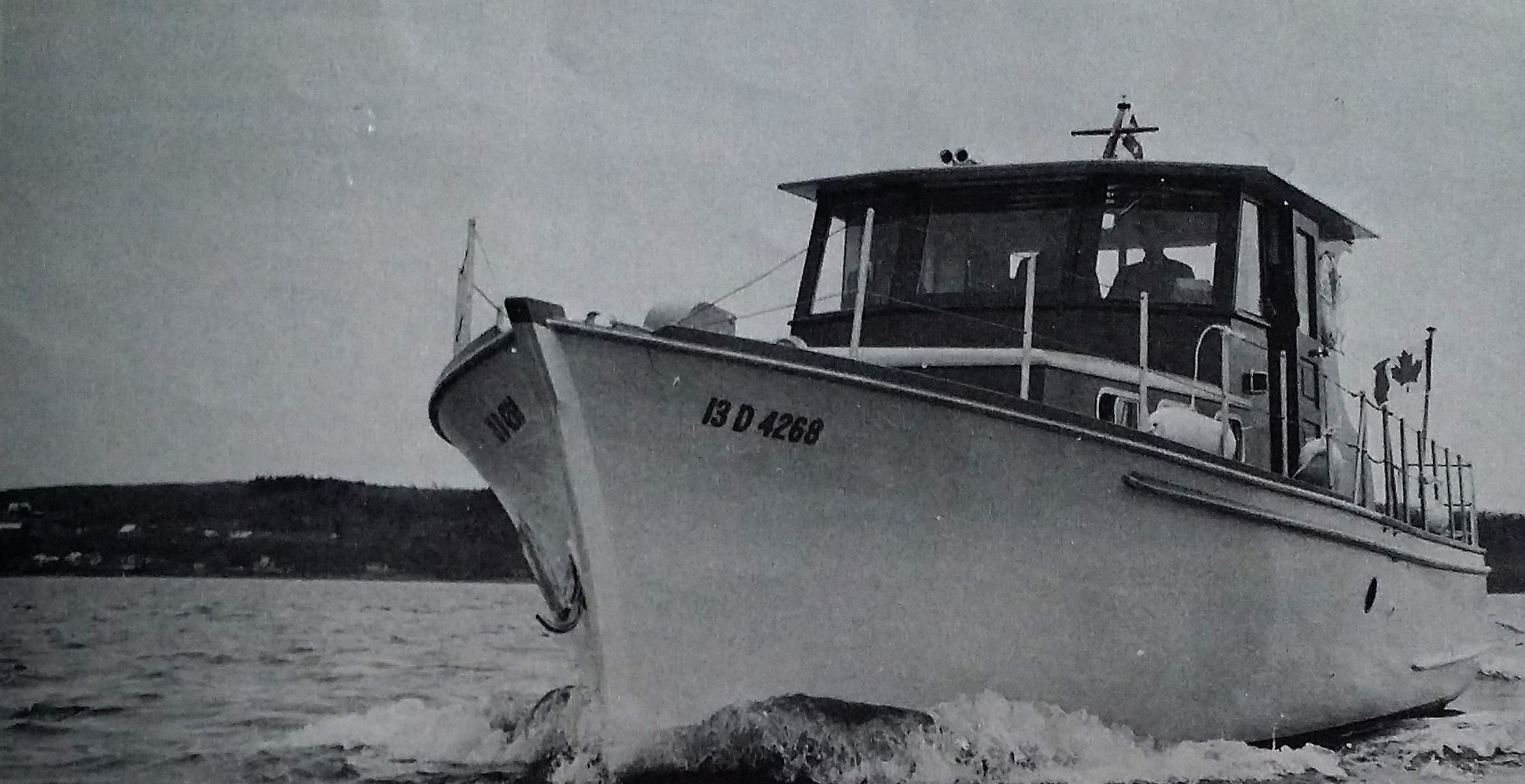 Black and white photograph of a small yacht seen from the front, sailing on the river. A man wearing a hat is at the controls in the cabin. A Canadian flag flies at the back. "La Bernache, 1968. Ministry of Hunting and Fishing »