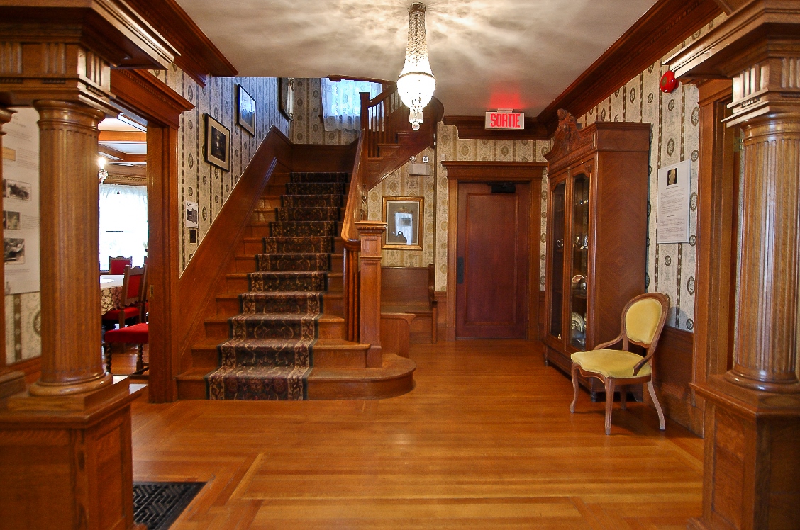 Entrance Hall of the Beaulne Museum | Ingénieuse Coaticook : Histoire ...