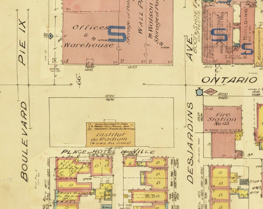 Plan with several inscriptions, such as the names of streets Ontario, Desjardins, Pie-IX, Place Hôtel de ville. In the center of the plan is a colored rectangle indicating 