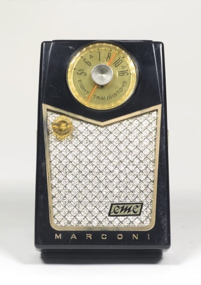 This small and precious looking radio imitates a Bakelite brown casing, with gold accents and an imitation textile front.